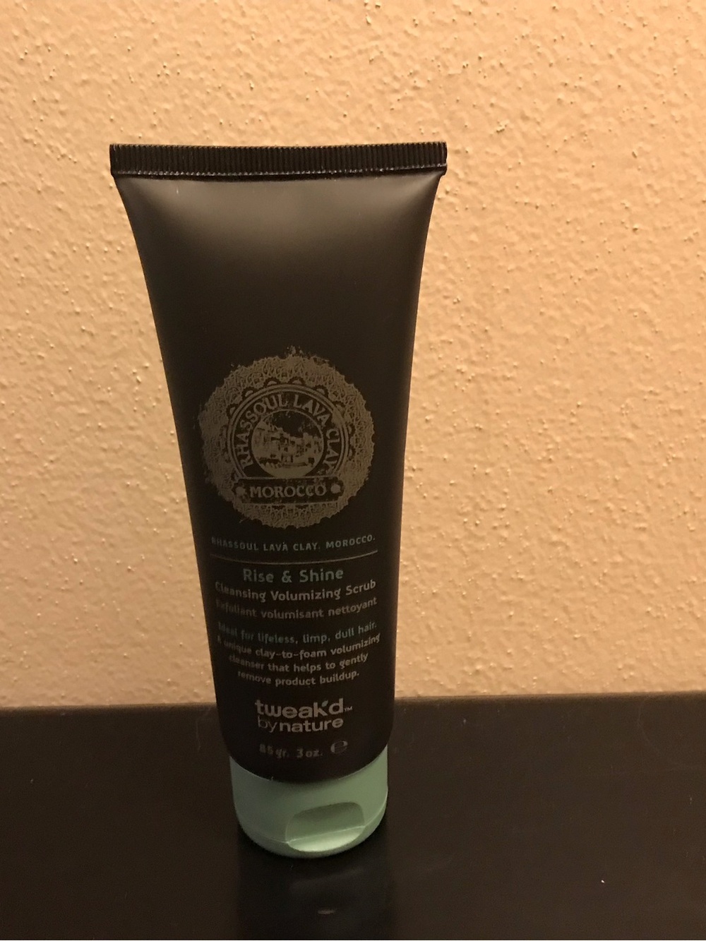 Tweak’d by Nature Rise & Shine Cleansing Volumizing Scrub - Black with Mint Cap